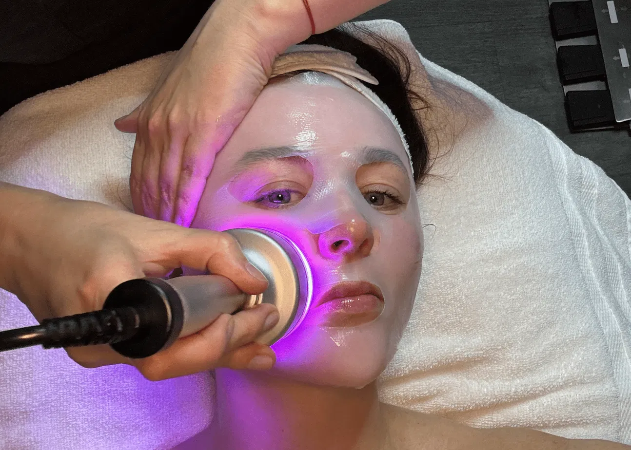 Provider performing a DiamondGlow facial at Elite Med Spa in Berwyn, Illinois